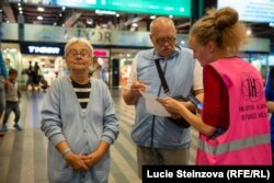 Vendula Fortova helps Oleksandr figure out his travel arrangments.