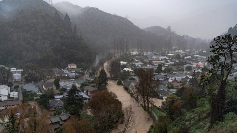 Evakuime në Zelandën e Re si pasojë e shirave të rrëmbyeshëm