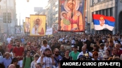 Ortodoksët e Serbisë marshojnë kundër EuroPride