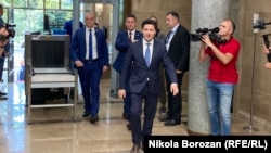 Drigan Abazović dolazi na sjednicu Skupštine Crne Gore na kojoj mu je poslije cjelodnevne rasprave izglasano nepovjerenje 19. avgusta 2022.