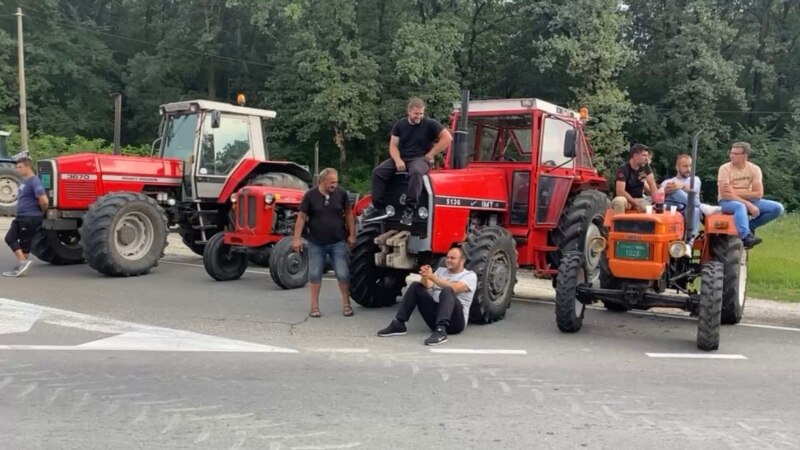 Poljoprivrednici nastavili blokade saobraćajnica u Srbiji