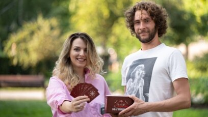 Двама млади българи създават настолна игра която осмива комплексите на