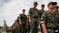 Російські військові на марші на підтримку вторгнення в Україну. Волгоград, 11 липня 2022 року. Ілюстраційне фото