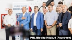 Lideri PSD, în frunte cu Marcel Ciolacu și Vasile Dâncu, alături de ministrul Dezvoltării Cseke Attila, la inaugurarea recentă a Sălii Polivalente din Bistrița.