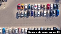Штрафстоянка с суперкарами в Москве после задержаний 28 августа