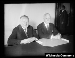 Максим Литвинов (слева) и Корделл Хэлл. Вашингтон, 1932 или 1933. Библиотека Конгресса США. Коллекция фотоателье Harris & Ewing
