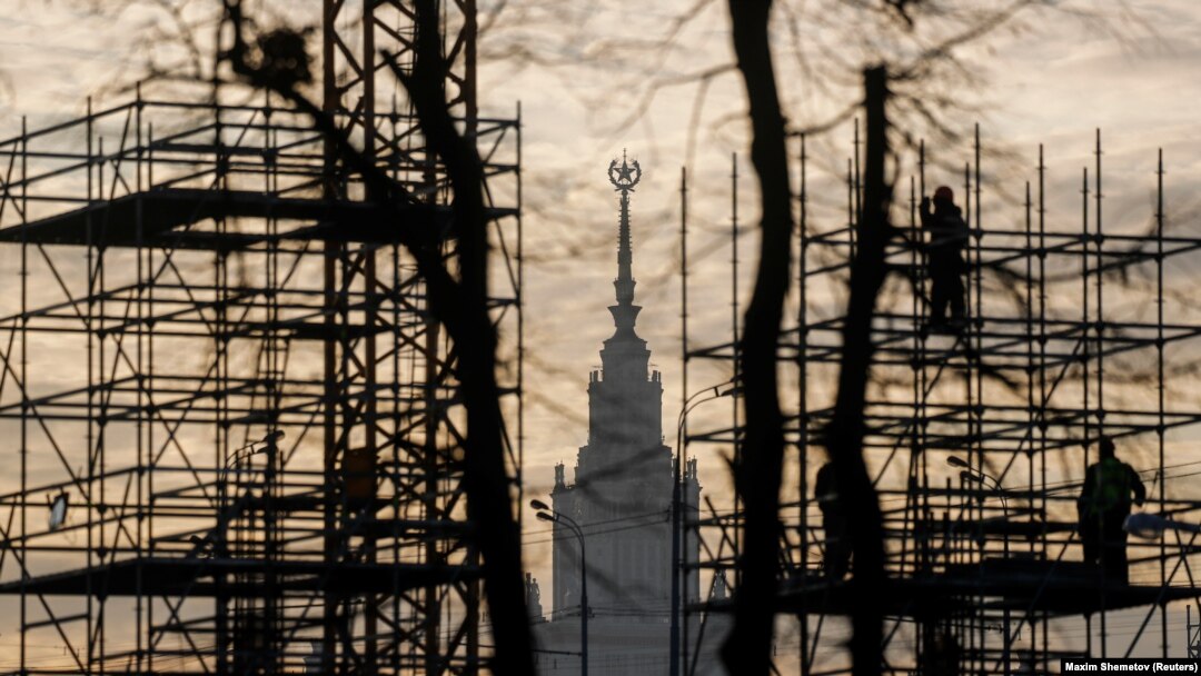 Вид на здание Московского государственного университета 