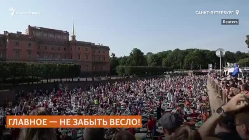 Карнавал на воде в Петербурге