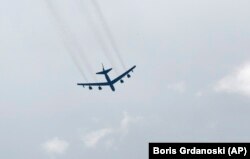 Fluturimi i B-52 mbi Shkup të Maqedonisë së Veriut.