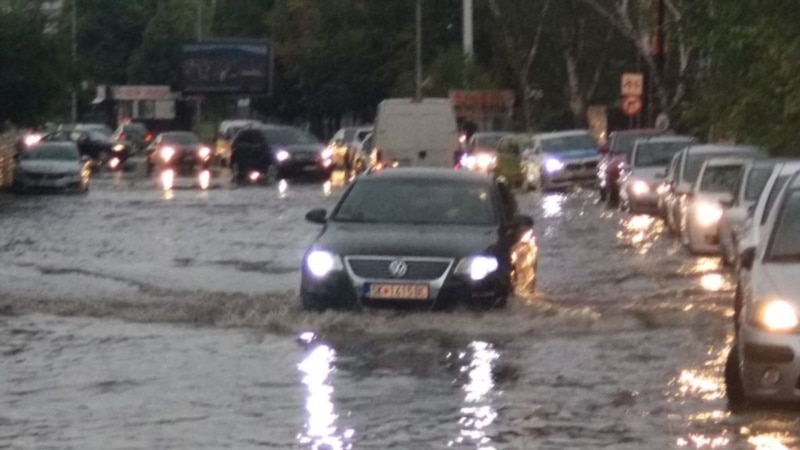 Skoplje pod vodom poslije nevremena 