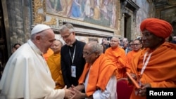 Ferenc pápa és más vallások képviselői a Vallások és a fenntartható fejlődés céljai konferencián a Vatikánban 2019-ben