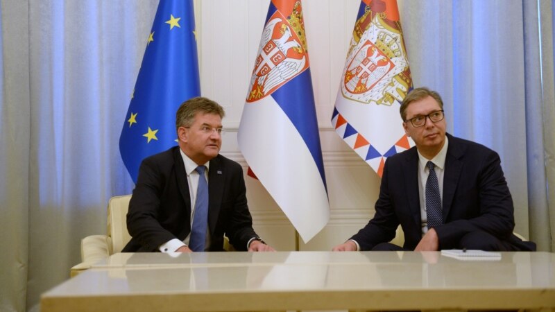 Lajčak se sastaje sa Vučićem usred novog spora oko registarskih tablica na Kosovu