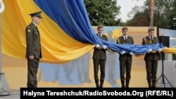 Святковий прапор у Львові підняли на флагшток висотою у понад 50 метрів
