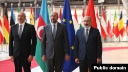 Слева направо: президент Азербайджана Ильхам Алиев, председатель Европейского совета Шарль Мишель и премьер-министр Армении Никол Пашинян