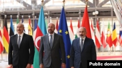 Армениянын өкмөт башчысы Никол Пашинян, Азербайжандын президенти Илхам Алиев, Еврокеңештин президенти Шарль Мишель.