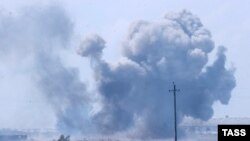 Дым ад выбуху боепрыпасаў у Джанкойскім раёне, Украіна, Крым, 16 жніўня 2022 года. Ілюстрацыйнае фота