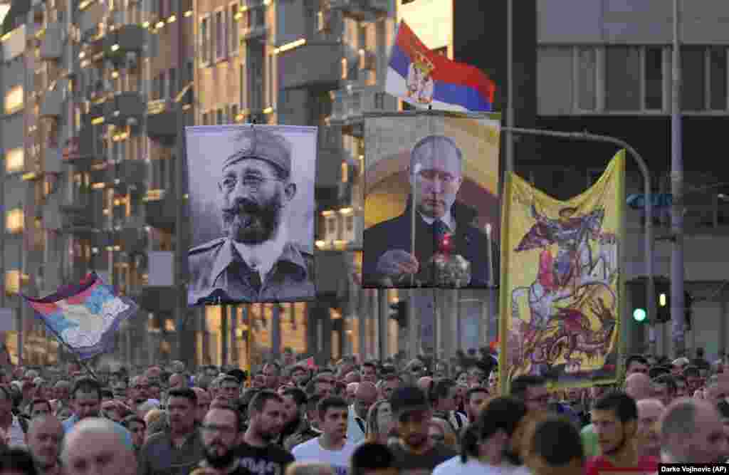 Gjatë marshit të 28 gushtit, pjesëmarrësit mbanin fotografitë e Putinit dhe Dragolub &ldquo;Drazha&rdquo; Mihailoviqit, një udhëheqës kontrovers nacionalist serb gjatë Luftës së Dytë Botërore. Më 2013, Rusia miratoi një ligj që ndalonte &ldquo;propagandën e marrëdhënieve jotradicionale seksuale&rdquo;, në mesin e të miturve, të ndëshkueshme me gjoba dhe me burgim.