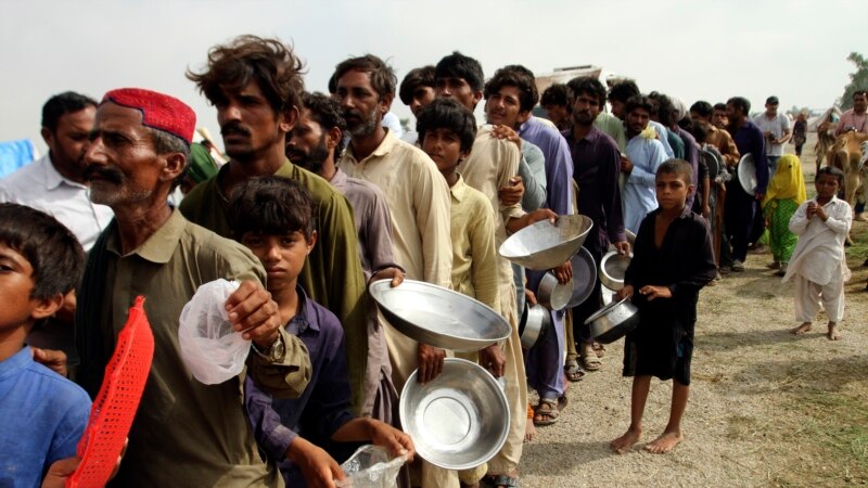 Pakistani fillon të marrë ndihma ndërkombëtare për të përballuar përmbytjet 