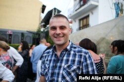 Petar Đorđević iz Gračanice kod Prištine kaže da mu je Prizren jedan od omiljenih gradova na Kosovu. Ipak, navodi da neki njegovi sunarodnici "zaobilaze" Dokufest.