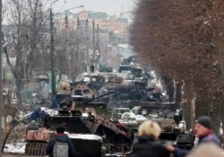 Разбитая российская военная колонна в Буче, 1 марта 2022 года