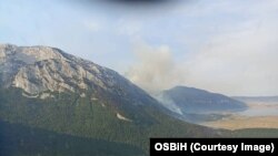 Oružane snage BiH gase požar u okolini Neuma, na jugu BiH; fotografija od 4. augusta 2022. 