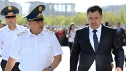 Президент Садыр Жапаров жана УКМКнын мурдагы төрагасы Камчыбек Ташиев. 