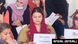 اعتراضات شماری از زنان در یک مکان سربسته در کابل