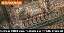 Один из спутниковых снимков Запорожской АЭС с местами попадания снарядов в крышу