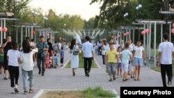 Жалал-Абад шаарындагы Т. Байзаков атындагы парк. 18-август, 2022.