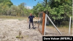 Marinov propped open the western gate of the reserve nearest to Lake Merhei after weeks of local pressure -- bolstered by images and RFE/RL's reporting -- finally prompted officials to unclog the watering holes and ease animals' access to other water sources.