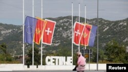 Знамиња на пола копје. Во Црна Гора е прогласена тридневна жалост по масакрот во Цетиње