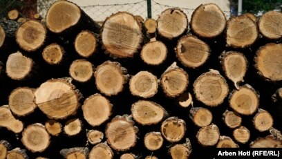 Dru zjarri për shitje.