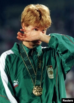  Стефка Костадинова получава златен орден от игрите в Атланта през 1996 година 