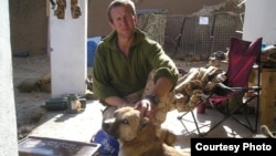 Pen Farthing with his rescued dog Nowzad in 2006