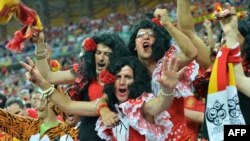 Прихильники збірної Іспанії на матчі своєї збірної на Євро-2012