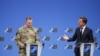 Generalni sekretar NATO-a Mark Rutte i američki general Alexus Grynkewich, vrhovni saveznički komandant Evrope, na zajedničkoj konferenciji u Briselu, 12. septembar 