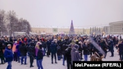 Navalnij támogatói tüntetnek Kirovban, Közép-Oroszországban 2021. január 23-án