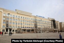 Во время протестов в Кызылорде горело здание областного суда. 7 января 2022 года