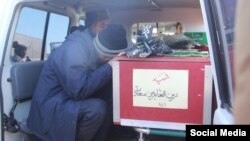 پدر زین‌العابدین می‌گوید تنها کاری که حکومت ایران کرد، گذاشتن عنوان «شهید» بر پیکر پسرش و تحویل جنازه او بود