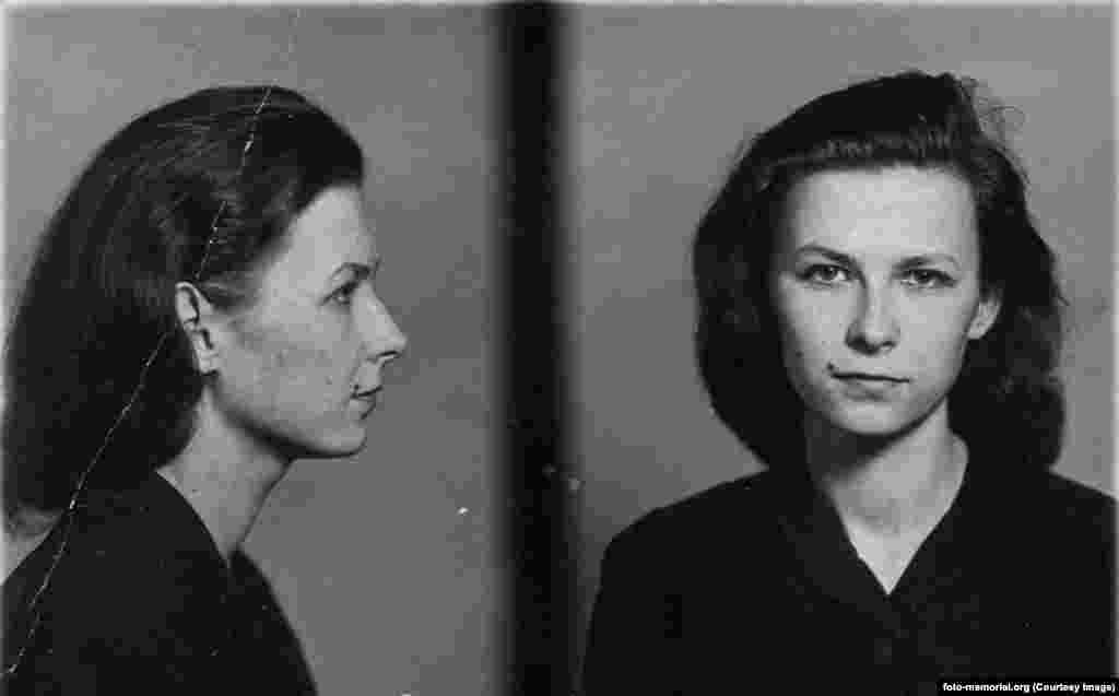 Снимка од млада жена под истрага во московскиот затвор Лубјанка во 1949 година. Нејзината судбина не е спомната во оригиналниот натпис.
