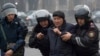 Полиция қымбатшылыққа қарсы шыққан наразылардың бірін ұстап барады. Алматы, 5 қаңтар 2022 жыл.
