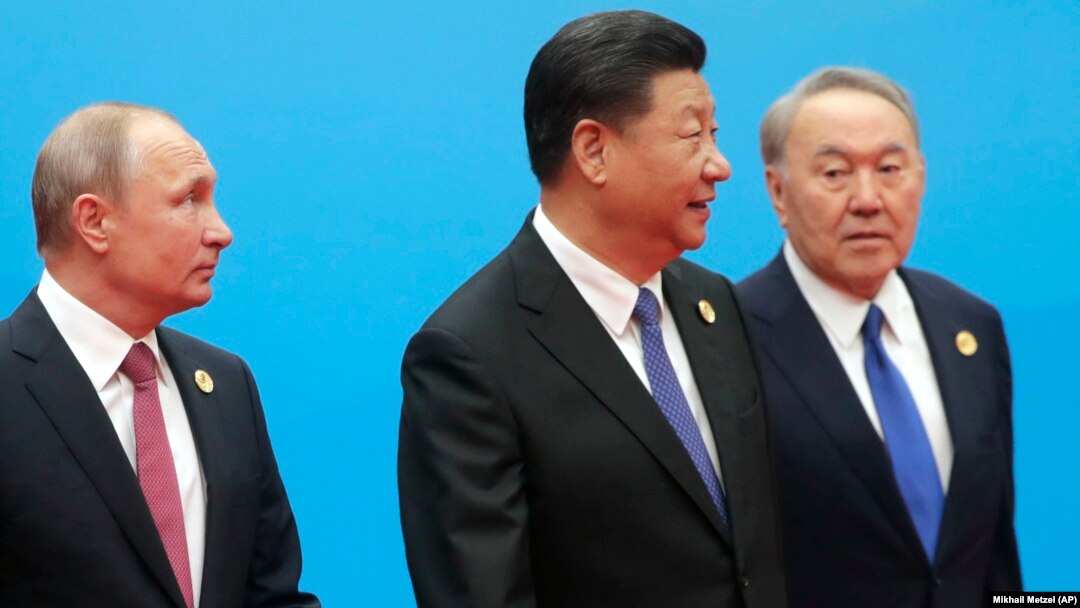 Oficialii chinezi au spus la început că protestele fără precedent din Kazahstan sunt o afacere internă.