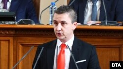 Енергийният министър Александър Николов (ИТН) на изслушване пред парламента. София, 6 януари, 2022.