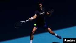 Novak Đoković trenira u Melburn Parku, Australija, 12. januara 2022.