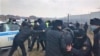 Полицейские в Казахстане проводят задержания (архивное фото)