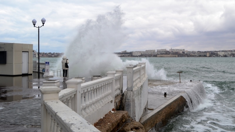 На Крым надвигается шторм – спасатели