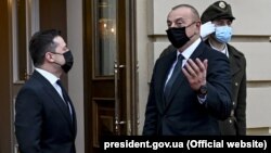 Президенти України та Азербайджану Володимир Зеленський (л) та Ільгам Алієв у Києві, 14 січня 2022 року