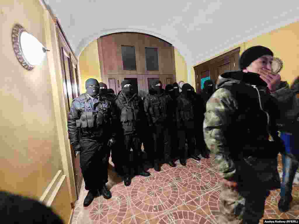 Law enforcement officers guarding a government building in the early morning of January 5.&nbsp;In a video address to the nation on January 4, Kazakh President Qasym-Zhomart Toqaev said the government would not fall and called for &ldquo;mutual trust and dialogue rather than conflict.&quot;