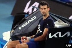 Novak Đoković Ausztráliában edzés közben 2022. január 14-én