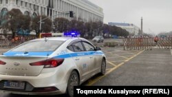 Иллюстративное фото. Полицейский автомобиль в Алматы. 10 января 2021 года.